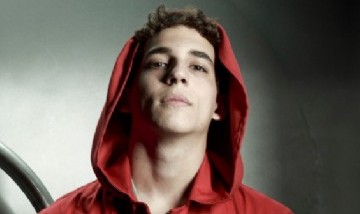 Actor de "La Casa de Papel" la rompió en Instagram con una foto al borde de la censura