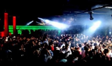 En Pinamar querían entrar a toda costa a un boliche y se provocó una a avalancha de jóvenes