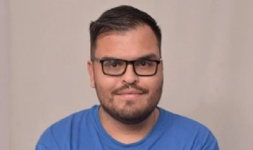 Enrique 'Kike' Blúa, el concejal electo que celebra con memes la derrota de sus rivales