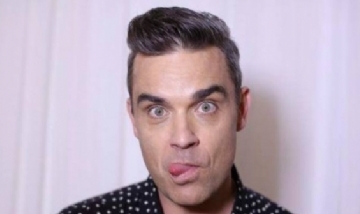 Robbie Williams contrató guardaespaldas para que lo cuiden de los extraterrestres