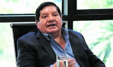 Condenado por abuso sexual, el "Mellizo" Orellana reapareció dando charlas de liderazgo y genera fuerte rechazo