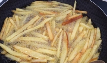 Un chico quedó ciego por comer papas fritas