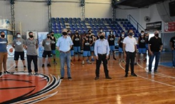 El intendente Guillermo Britos participó de la presentación oficial del equipo de Básquet del Club Racing de Chivilcoy