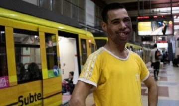 Lucas Benítez, el campeón nacional de patinaje artístico que sorprende a todos en el subte