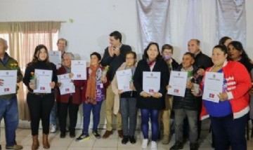 En el día de su patrona, familias del barrio Santa Rosa recibieron el título de propiedad