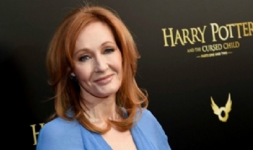 J. K. Rowling es acusada de transfóbica