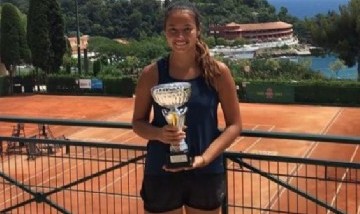 Andanin, la hija de Guillermo Vilas tiene 17 años y se perfila como crack del tenis