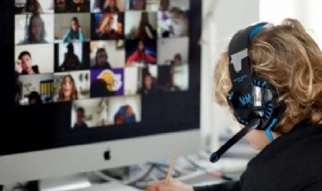 El increíble TikTok de una alumna que "denuncia" la cantidad de tarea que le envían
