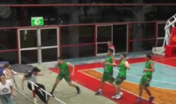 Brutal agresión de un jugador a un árbitro en un partido de básquet en Reconquista