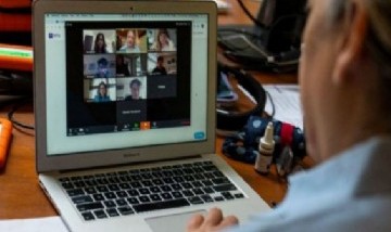 "Me harté, hasta nunca": La insólita renuncia en vivo de un profesor de Derecho