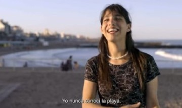 La emotiva historia de Melina: Estudia, trabaja y conoció el mar con los viajes de egresados gratis
