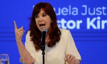Cristina Kirchner denunció "olor a default" y acusó a Milei y Caputo de repetir el modelo de Macri
