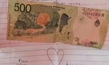 Salvó a un delivery de que le roben la moto: él le agradeció con una carta y 500 pesos