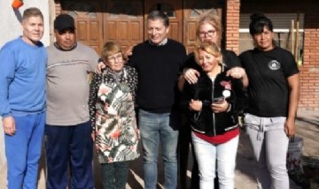 Esteban Echeverría: Fernando Gray recorrió el barrio Las Torres de 9 de Abril