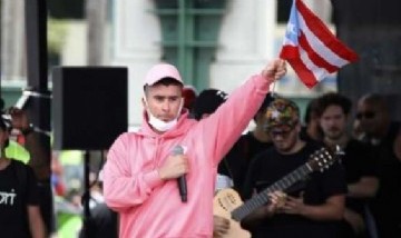 Puerto Rico: Bad Bunny apoya a los empleados públicos en su reclamo salarial