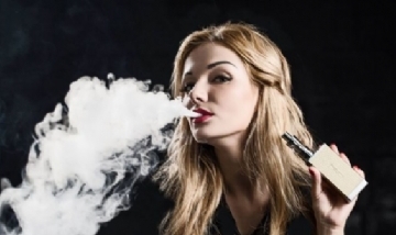 Enjuician a empresa de cigarrillos electrónicos por apuntar sus campañas publicitarias a niños