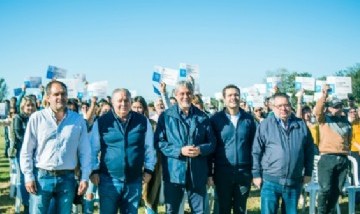Más familias de Salto camino a la casa propia: se entregaron lotes y se firmaron convenios para nuevas obras