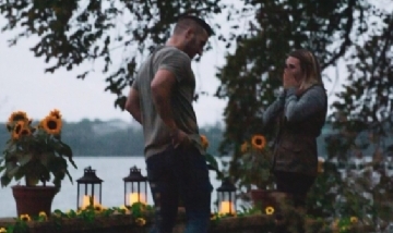 Insólito disfraz para fotografiar un pedido de matrimonio