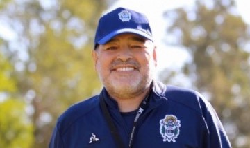 Diego Maradona presentó a la nueva integrante de su familia
