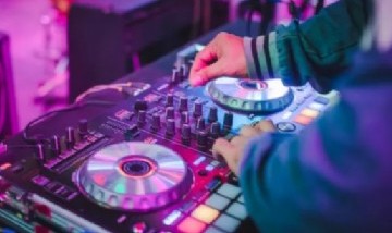 Cada 9 de marzo se celebra el Día Internacional del DJ, un homenaje a quienes hacen vibrar la música