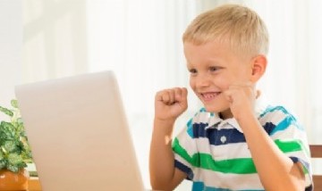 Dos chicos le cortaron el internet a la casa de la maestra para no tener más tarea