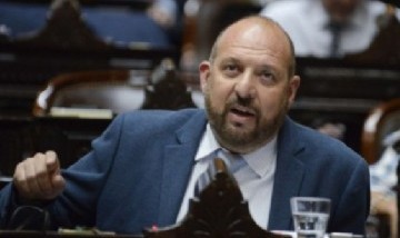 El diputado Carlos D'Alessandro apuntó contra el gobernador Claudio Poggi: "Es un delincuente"