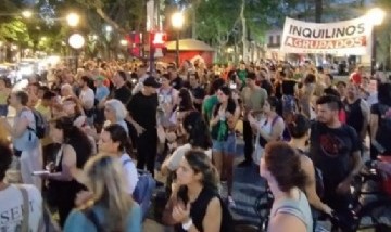 Inquilinos de Rosario marcharon en protesta contra la derogación de la Ley de Alquileres