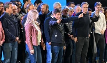 Triunfo histórico del peronismo: Kicillof logró cortar 20 años sin victorias legislativas en Provincia