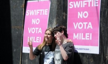 Fans de Taylor Swift llevaron su militancia al show en River: "Swiftie no vota a Milei"