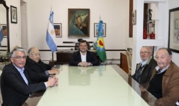 Miguel Gesualdi reconoció a los cuatro ex intendentes electos desde el regreso de la democracia