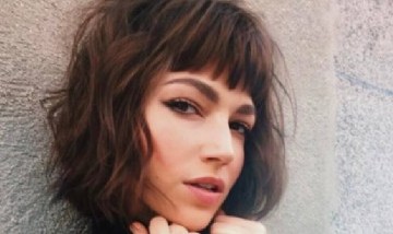 Úrsula Corberó causa furor en las redes sociales por un post en topless desde su cama