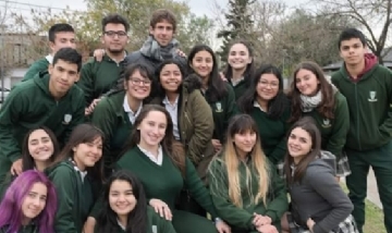 Juan Andreotti con los alumnos del Colegio San Fernando