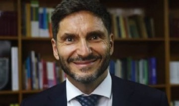 Pullaro destina 122 millones por día a publicidad oficial y la pauta quedó bajo el control de Luis Persello