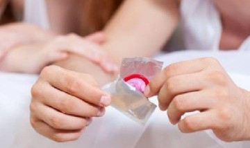 Una madre le compró 24 preservativos a su hijo para el viaje de fin de curso y su conversación se hace viral