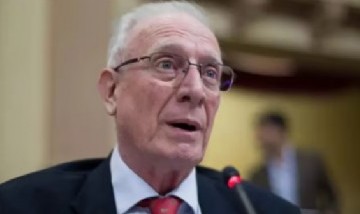 Un diputado libertario justificó la restricción a los medicamentos gratis en PAMI: "No creo que sea para tanto"