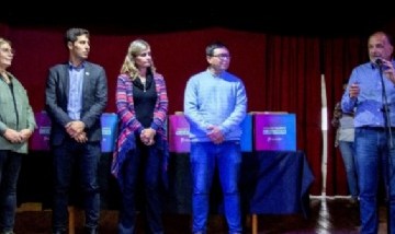 Garate entregó 106 computadoras del programa Conectar Bonaerense a alumnos de Tres Arroyos