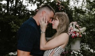 Taylor Swift anunció su casamiento con Travis Kelce y las redes explotaron de memes