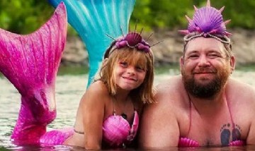 Un papá se volvió viral por disfrazarse de sirena para cumplir el deseo de cumpleaños de su hija