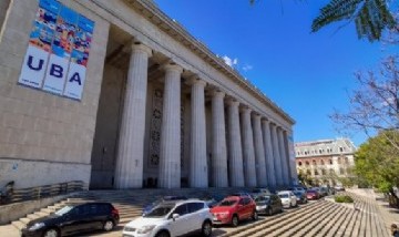 La Ley Ómnibus de Javier Milei establece que los extranjeros sin residencia deberán pagar en las universidades públicas
