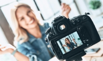 España busca reglamentar la actividad de los influencers