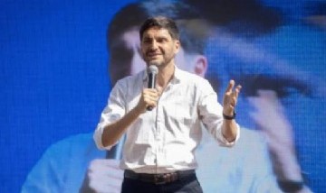 Acusan al Gobierno de Santa Fe de usar cuentas falsas para mostrar a Pullaro como un "ciudadano común"