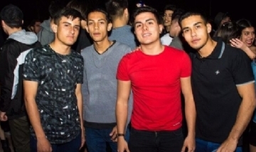 Fede y sus amigos en la noche de Castelli, Chaco.