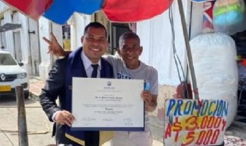 El amor lo puede todo: su padre hizo todo para que su hijo se recibiera de abogado