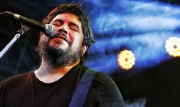 La Plata celebra la reconstrucción de Plaza Rocha con un recital gratuito de Santiago Motorizado