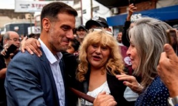 El intendente de Lanús anunció un bono de $100.000 para los empleados municipales