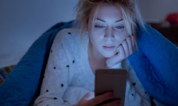 No hay que mirar el celular antes de ir a dormir