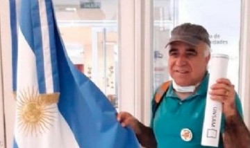Después de 14 años de haber perdido a su hijo, se recibió en la Universidad Nacional de San Martín