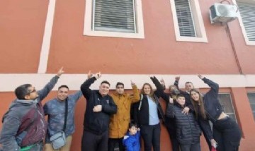 Colocaron un pasacalle para darle apoyo a su amigo mientras espera un corazón