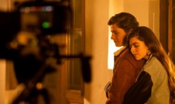 "Rompecabezas" de Emilio Cabra y Gia, se convirtió en el himno pop de los jóvenes