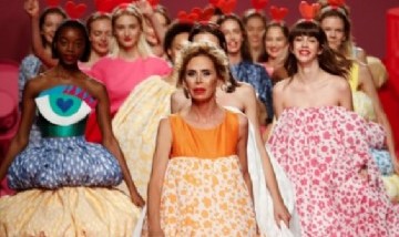 La moda toma las calles de Buenos Aires con la presencia de Agatha Ruiz de la Prada